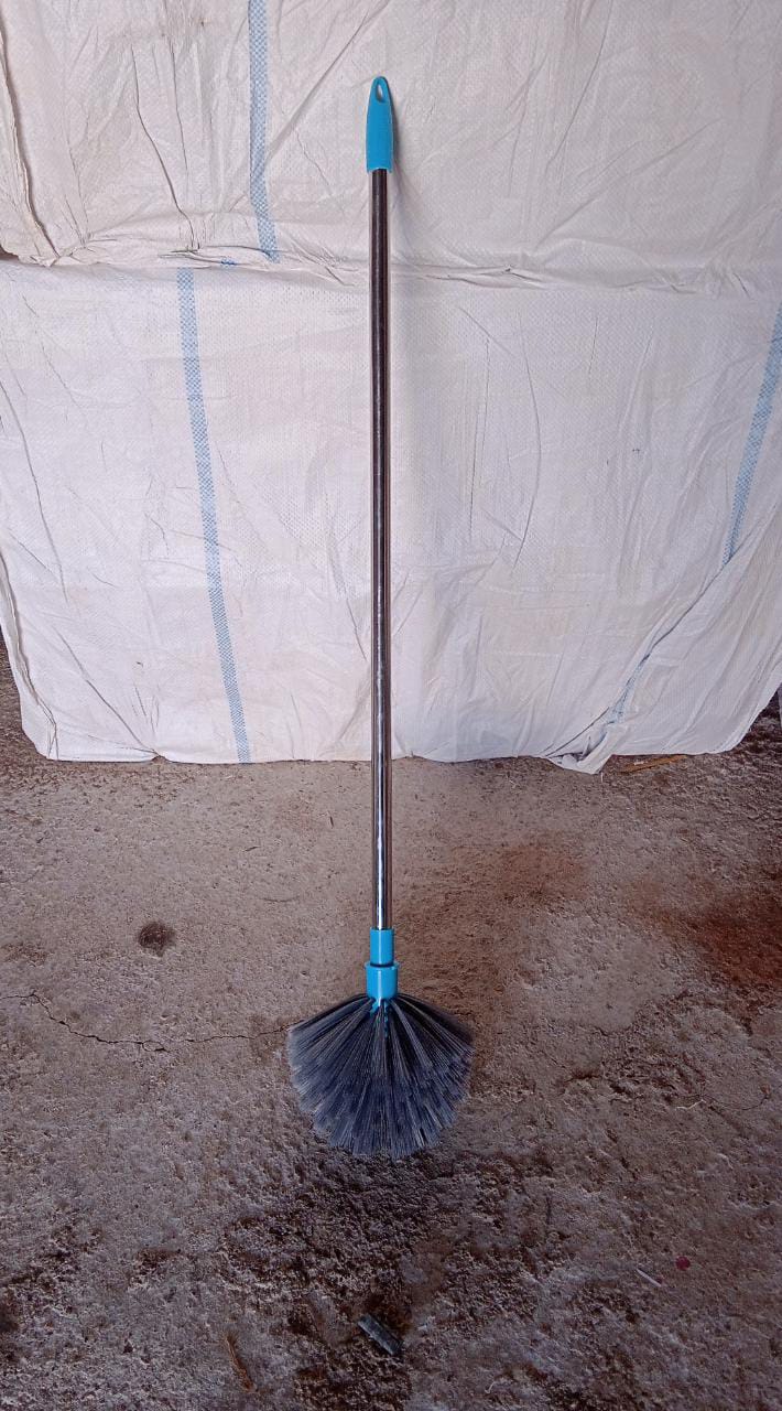 Extendable brush for cleaning Extendable brush for cleaning
